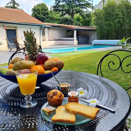 Lyon Faubourg - Priest Bed & Breakfast