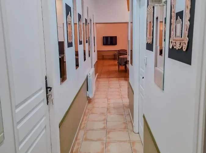 Lyon Faubourg - Priest Bed and Breakfast